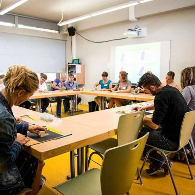 Plattegronden en overzicht capaciteit lokalen en parking