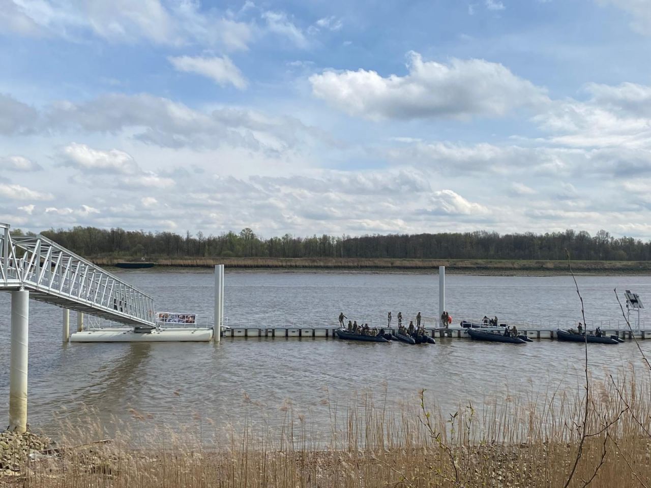 Inhuldiging pontonbrug - brug en ponton