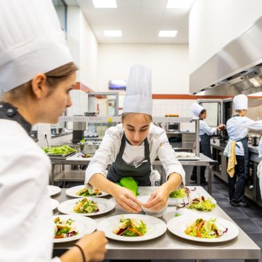 Borden dresseren in nieuwe leskeuken PIVA