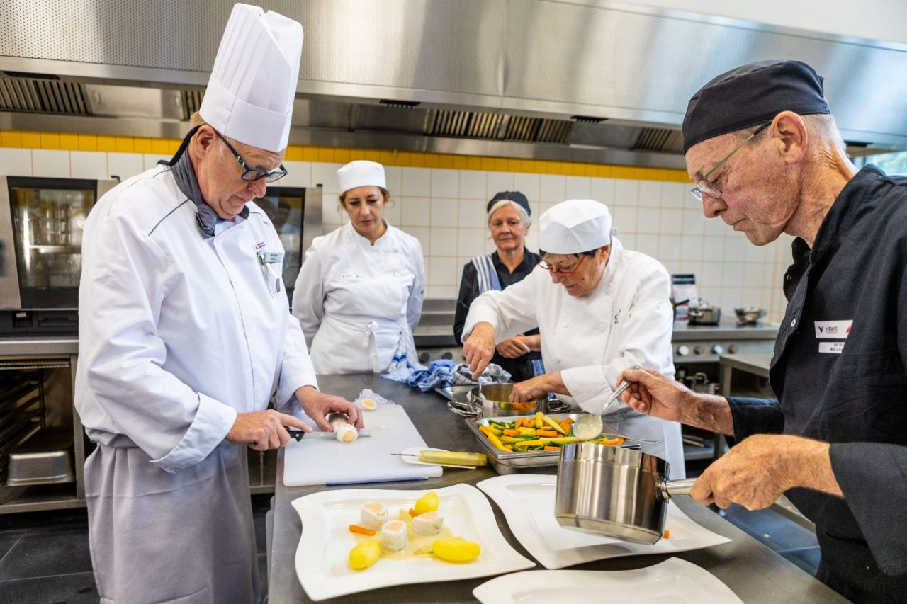 Cursisten Horeca van CVO Vitant in nieuwe leskeuken