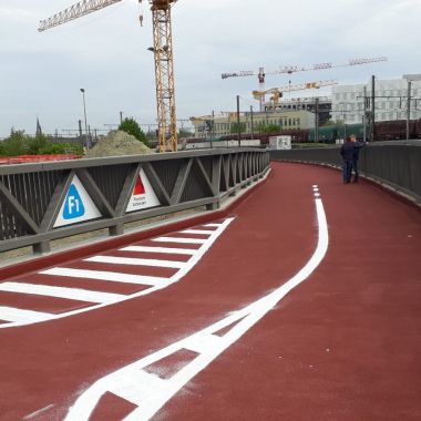 Fietsbrug over de Singel in Berchem