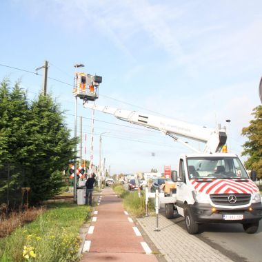 Plaatsing van de 3D-camera’s op het kruispunt van de Puursesteenweg met de fietsostrade F18 in Bornem  