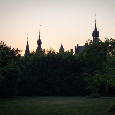 Avond valt in het Rivierenhof