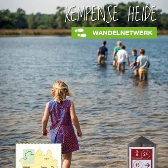 kinderen met de voeten in het water