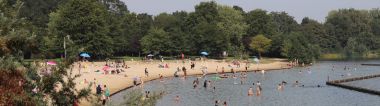 Zwemvijver en strand De Nekker