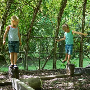 Spelende kinderen in De Averegten