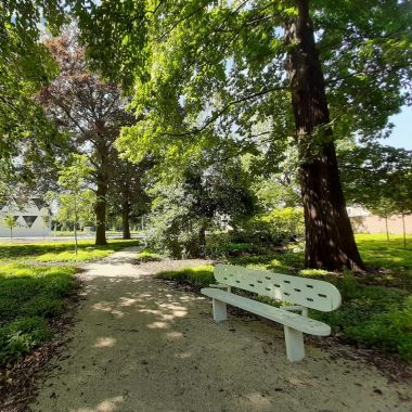 de tuin rond het provinciehuis